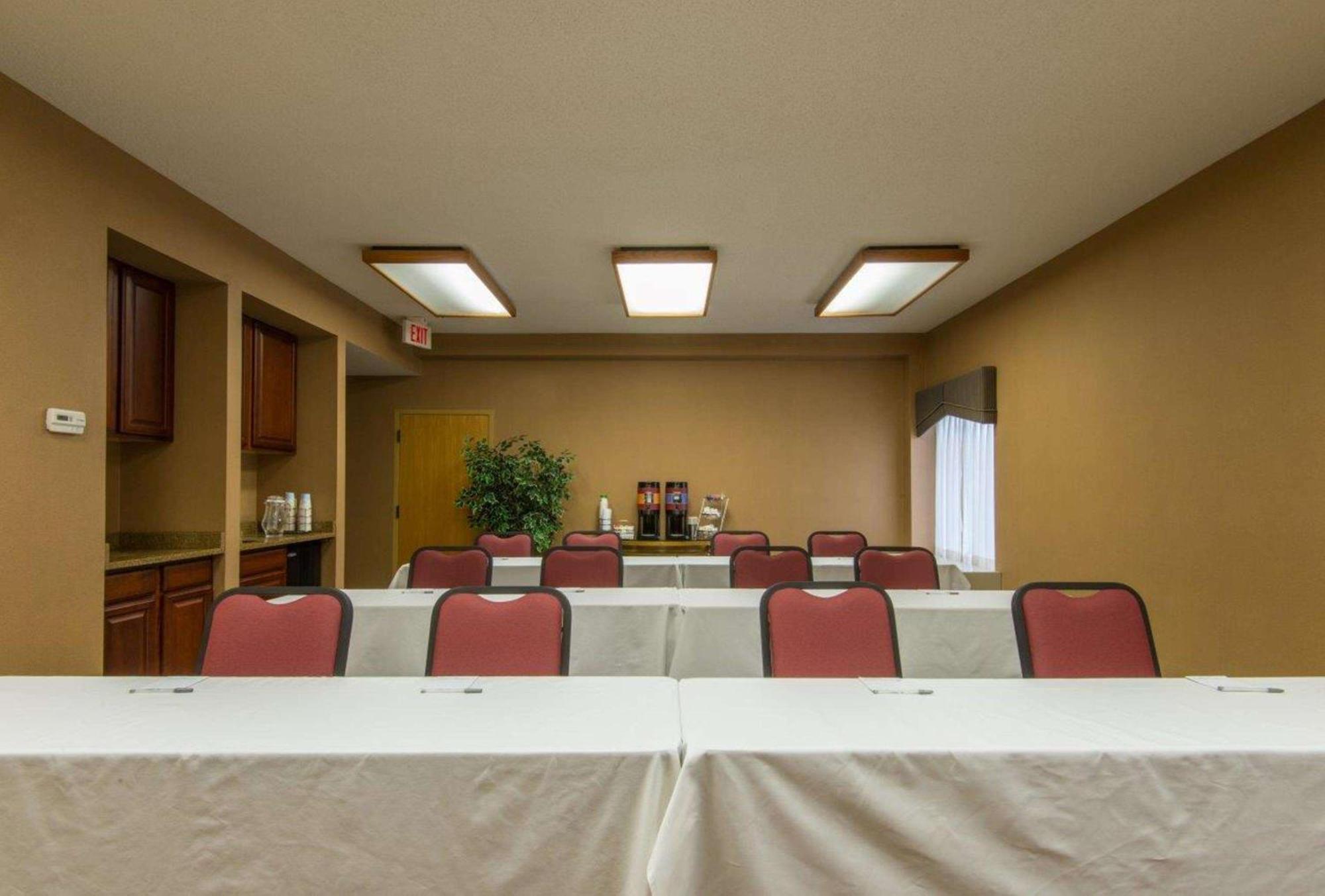 Hampton Inn Уайт-Ривер-Джанкшн Экстерьер фото