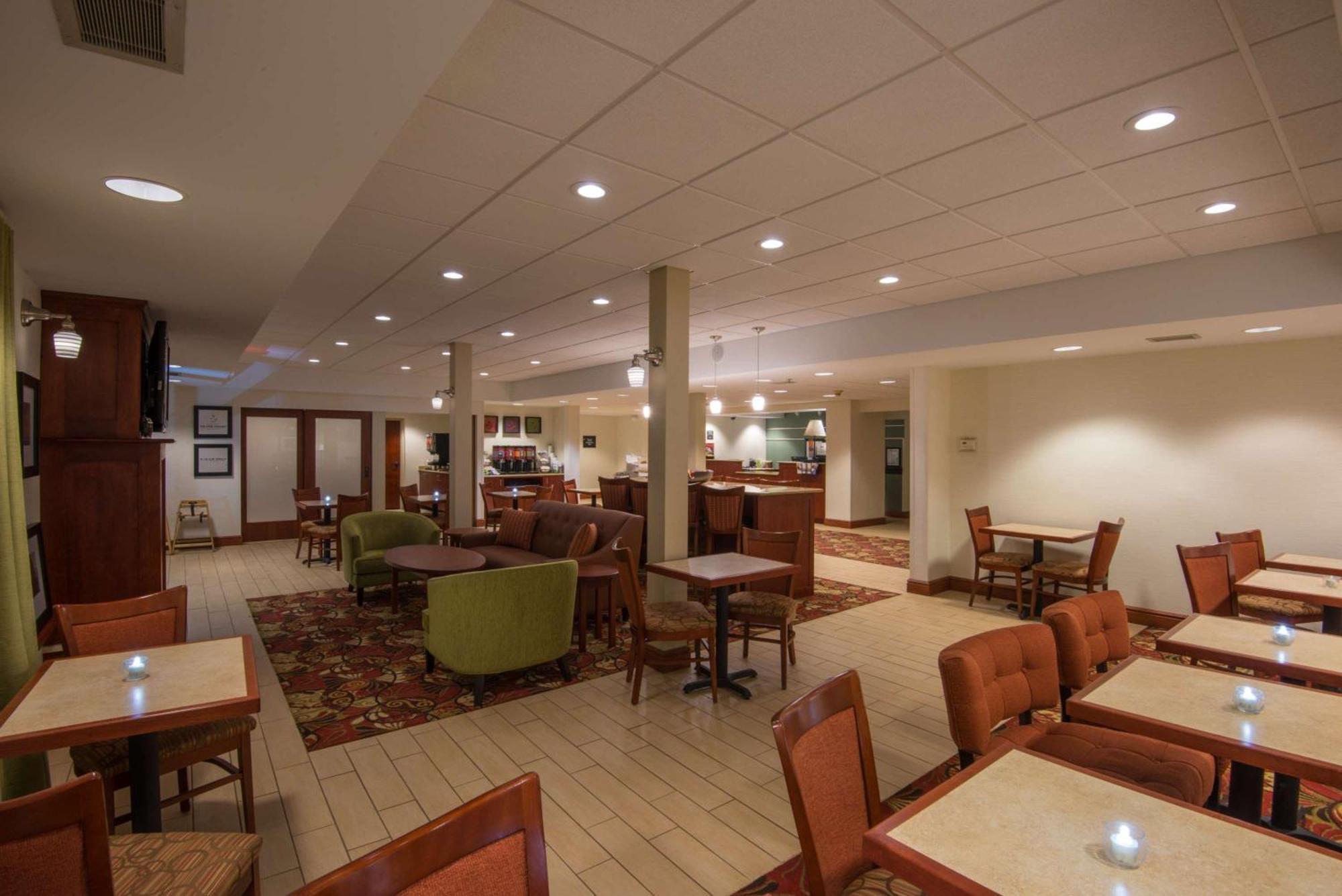 Hampton Inn Уайт-Ривер-Джанкшн Экстерьер фото